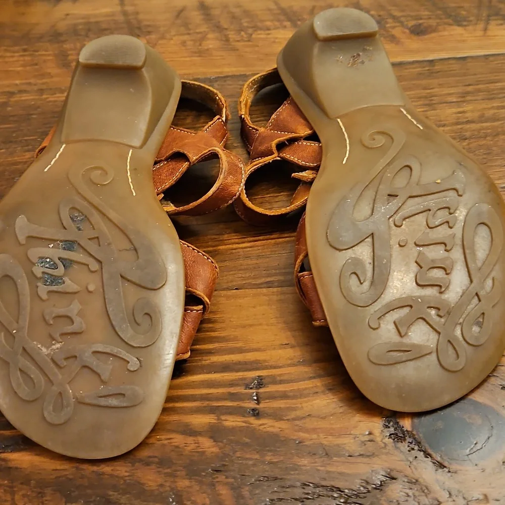 VINTAGE THINK LEATHER SANDALS